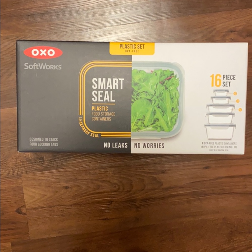 16 Plastic OXO Smart Seal Plastic Container Set